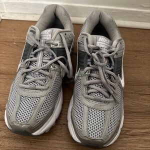 Nike Zoom Vomero 5 Silver and White Sneakers